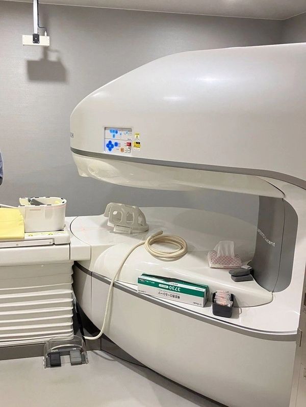Hitachi Aperto Lucent MRI